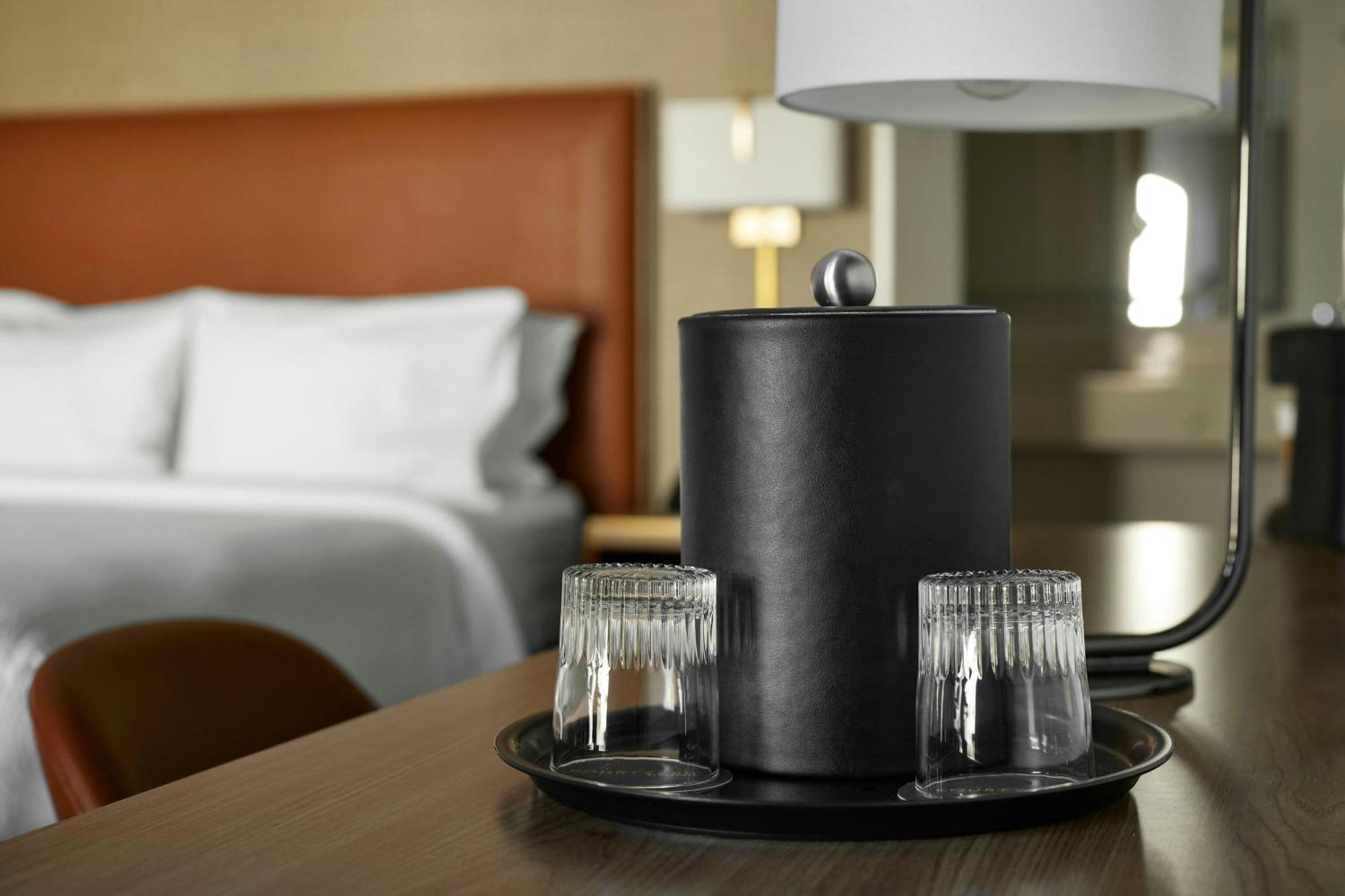 Courtyard By Marriott Los Angeles Pasadena Old Town Bagian luar foto