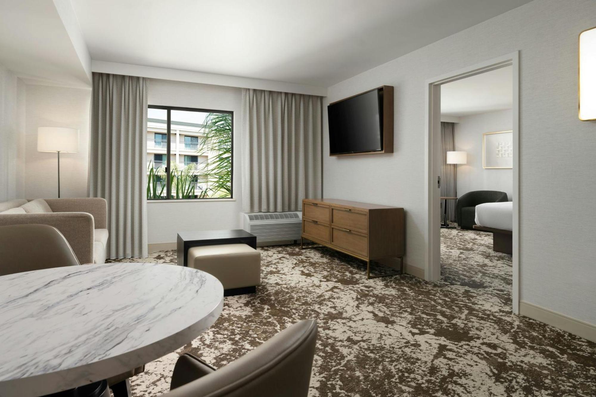 Courtyard By Marriott Los Angeles Pasadena Old Town Bagian luar foto